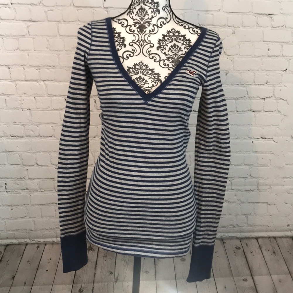 Hollister V-neck Long Sleeve Tee